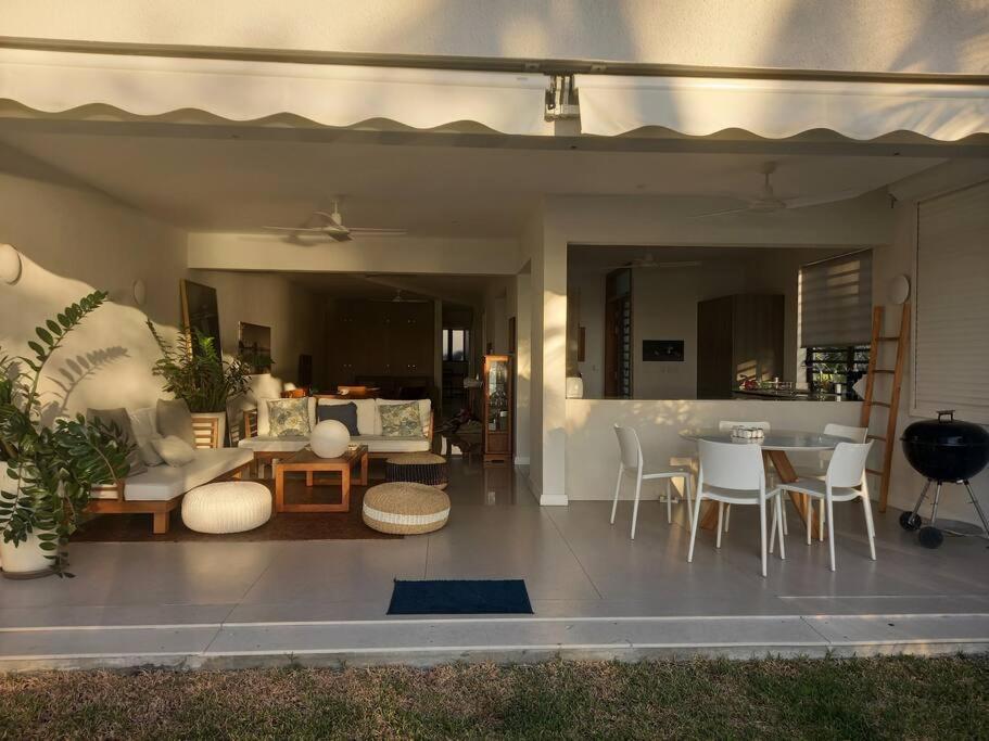 Beachfront Apartment Tamarin Kültér fotó